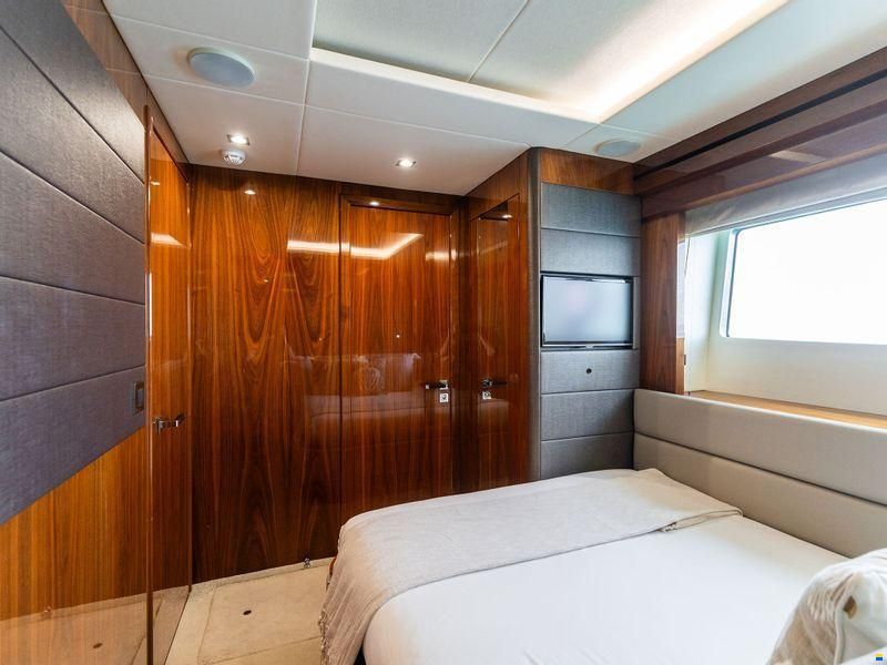 Sunseeker 86 Yacht