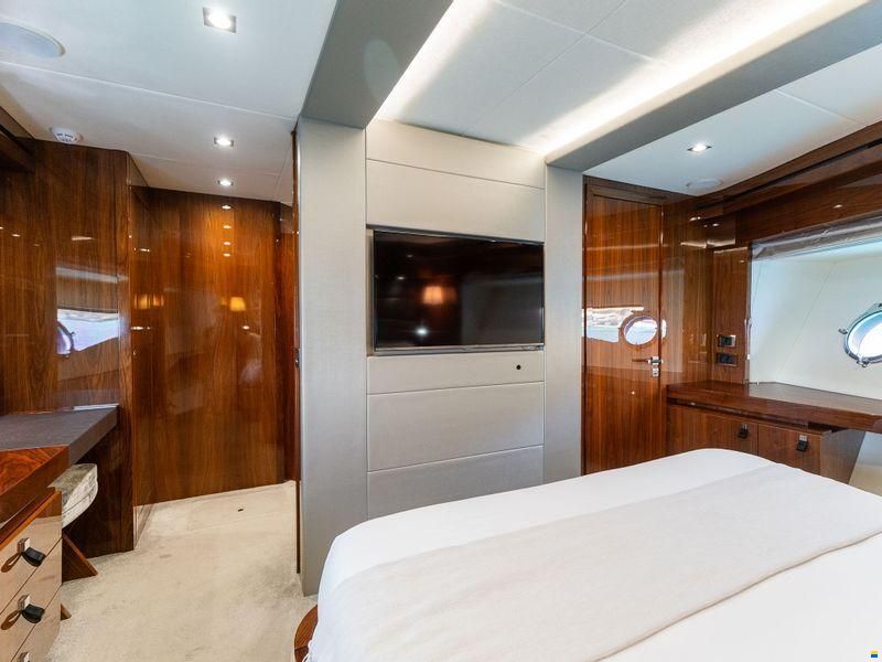 Sunseeker 86 Yacht