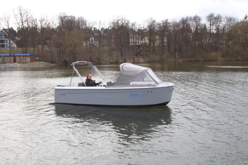Alonsea Boats 560 mit Konsole Trailer vorhanden