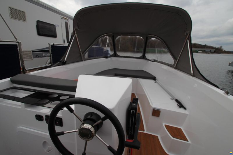 Alonsea Boats 560 mit Konsole Trailer vorhanden