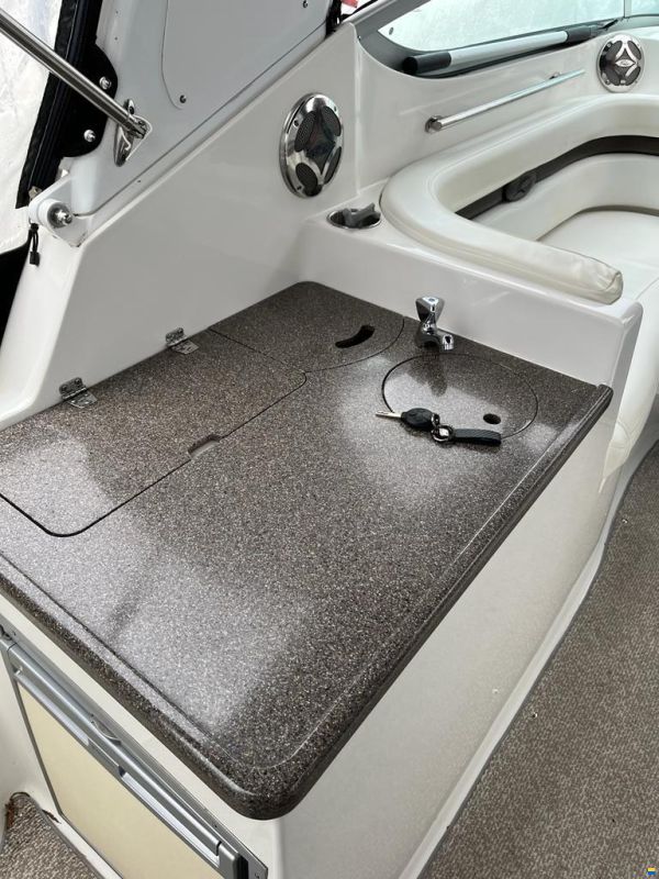 Rinker 280 Express Cruiser