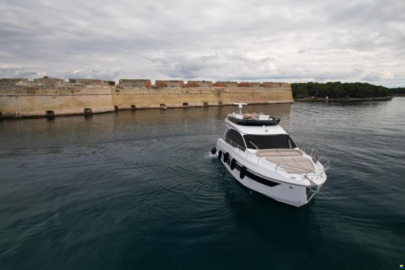 Azimut 53 Fly