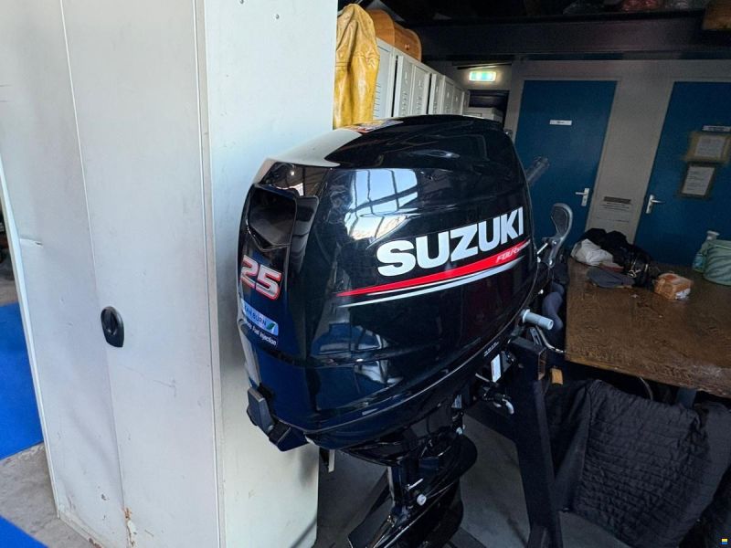 Suzuki DF25AES