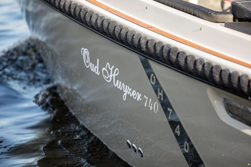 Oud-huijzer 740 Tender