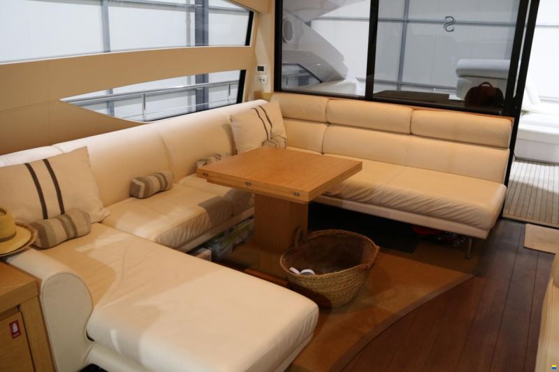 Pershing 64