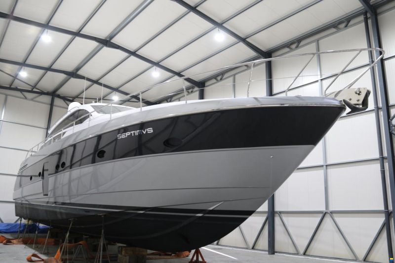 Pershing 64
