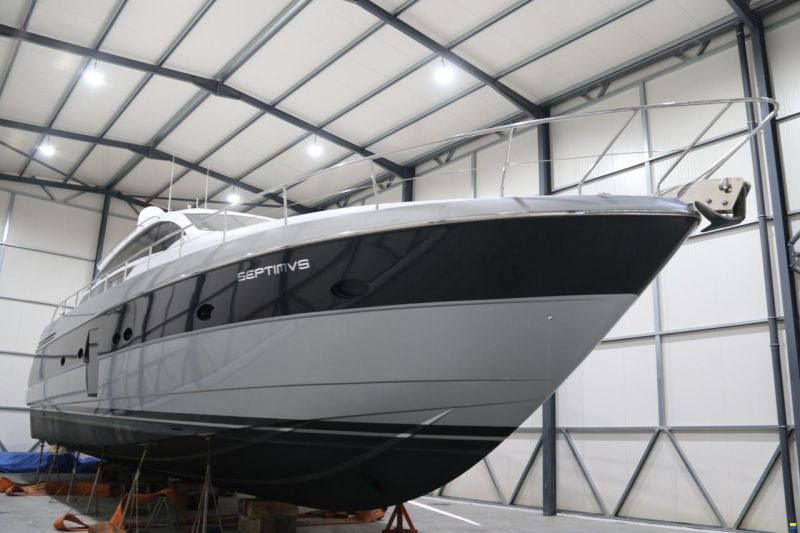 Pershing 64