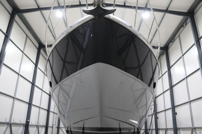 Pershing 64