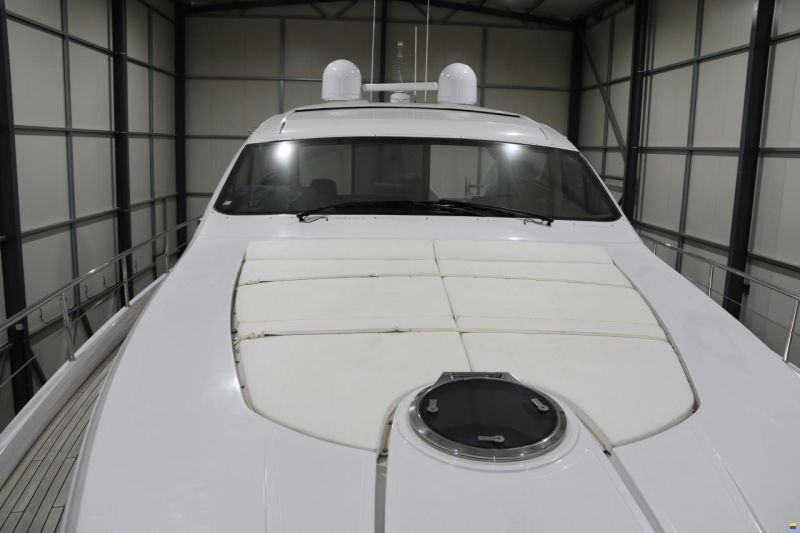 Pershing 64