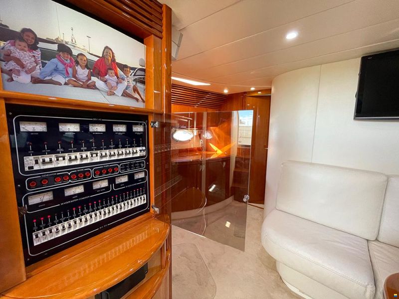 Pershing 52