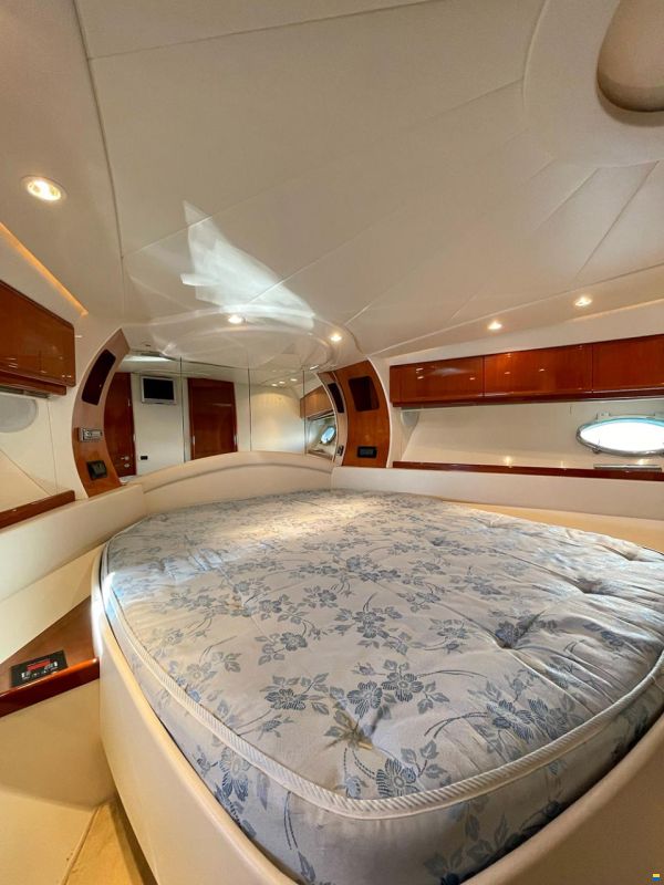 Pershing 52