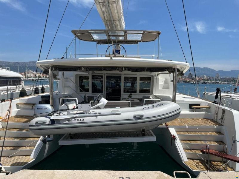 Lagoon 52