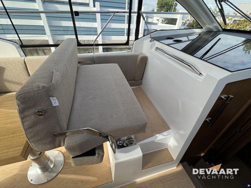 Sealine C335