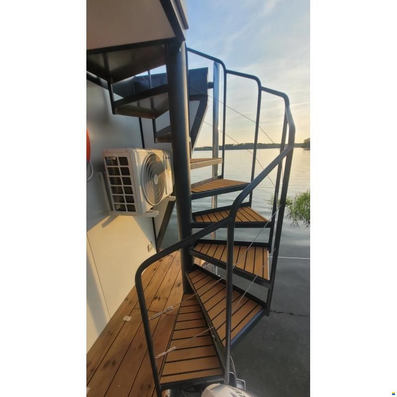 HOUSEBOAT SCHAB 12,1x3m