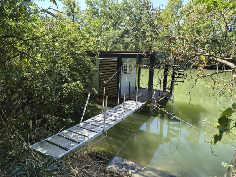 HOUSEBOAT SCHAB 12,1x3m