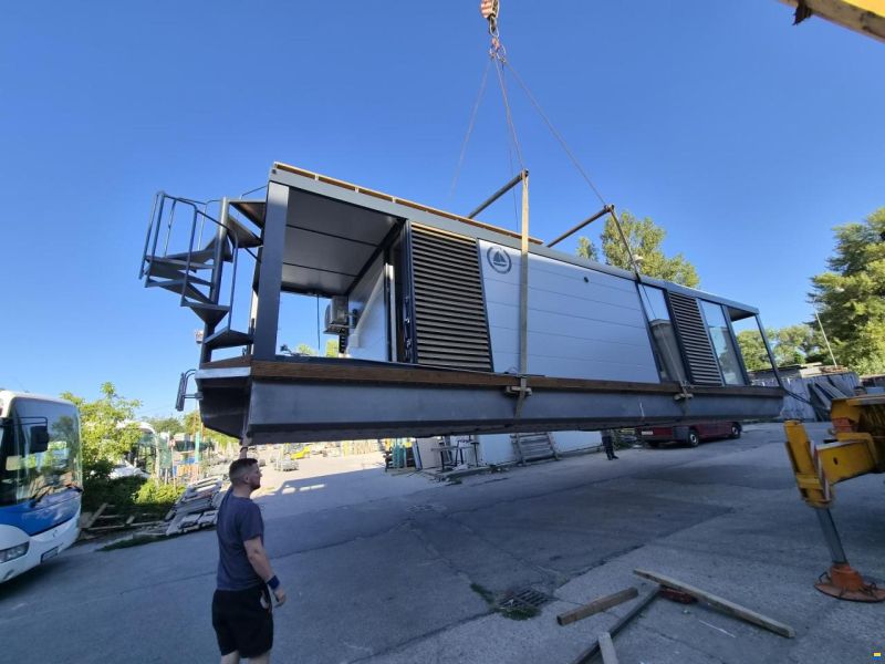HOUSEBOAT SCHAB 12,1x3m