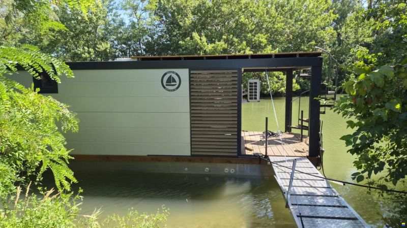 HOUSEBOAT SCHAB 12,1x3m