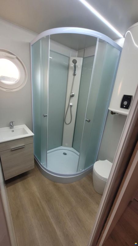 HOUSEBOAT SCHAB 12,1x3m