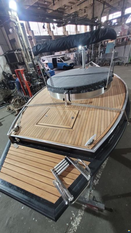 FLOATING JACUZZI