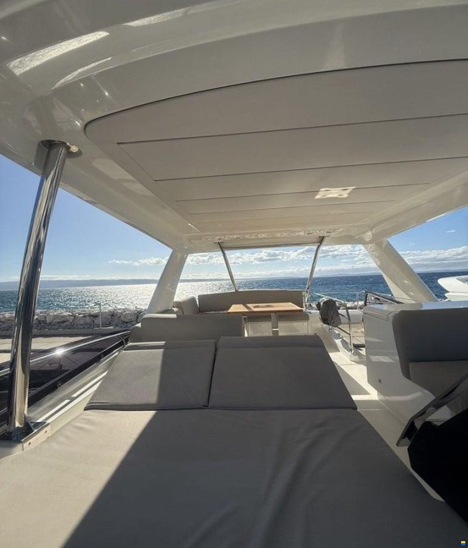 Prestige 590 Fly