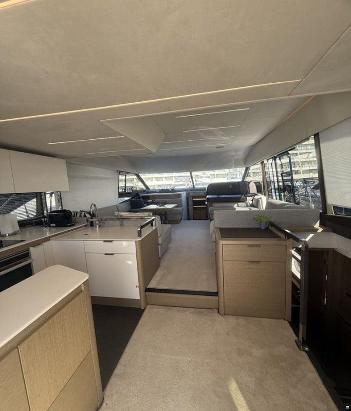 Prestige 590 Fly