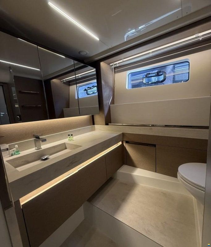 Prestige 590 Fly