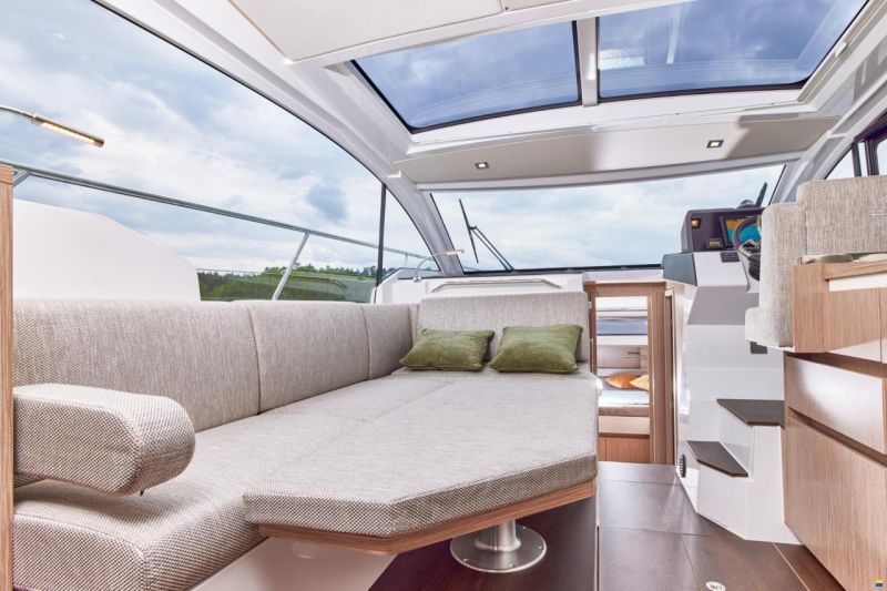 Sealine C335