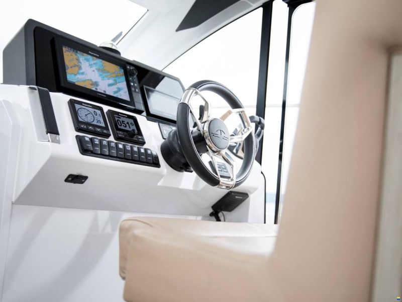 Sealine C390