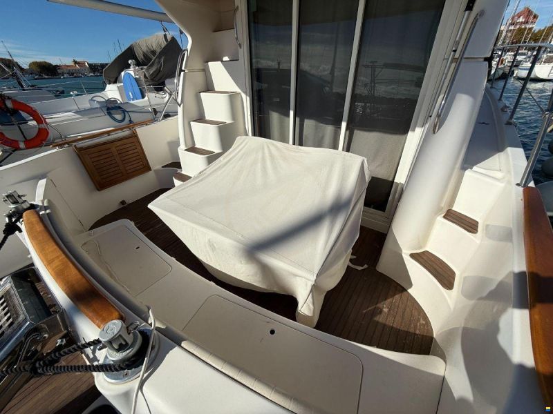 Prestige 36