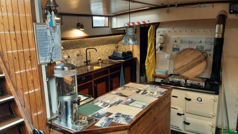 Tjalk Woonschip ex charter
