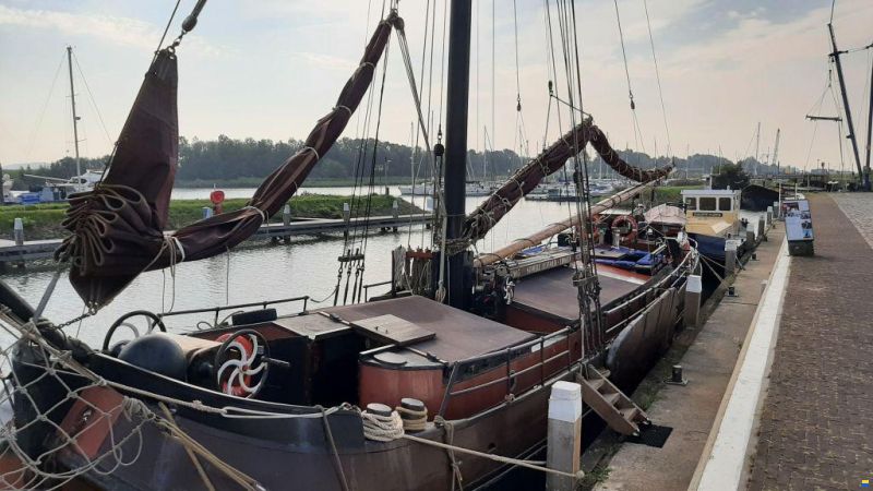 Tjalk Woonschip ex charter