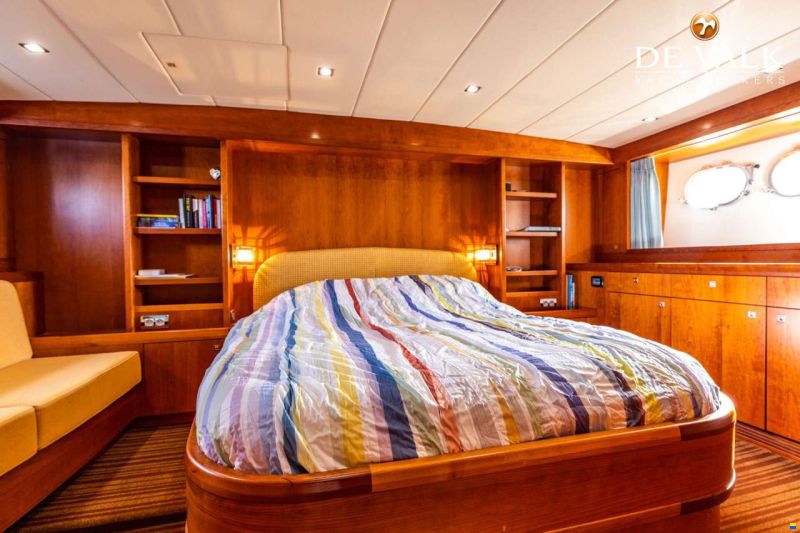 Vennekens Trawler 1800