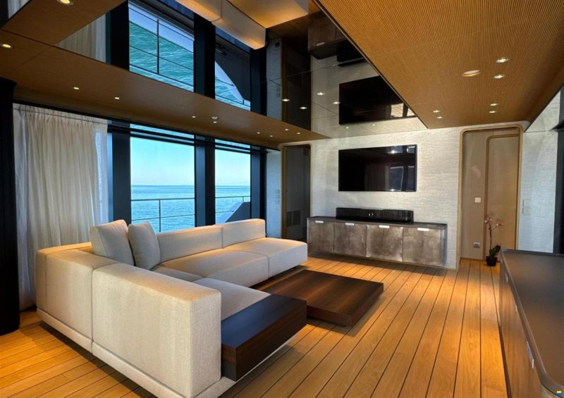 Ferretti Custom Line Navetta 38m