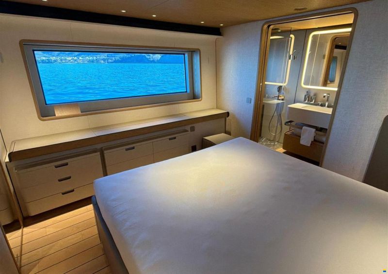 Ferretti Custom Line Navetta 38m