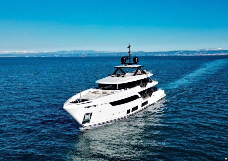 Ferretti Custom Line Navetta 38m