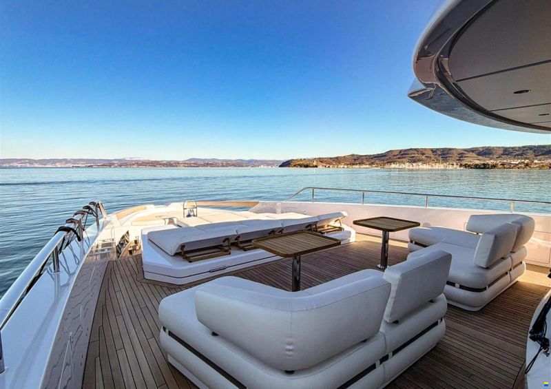 Ferretti Custom Line Navetta 38m