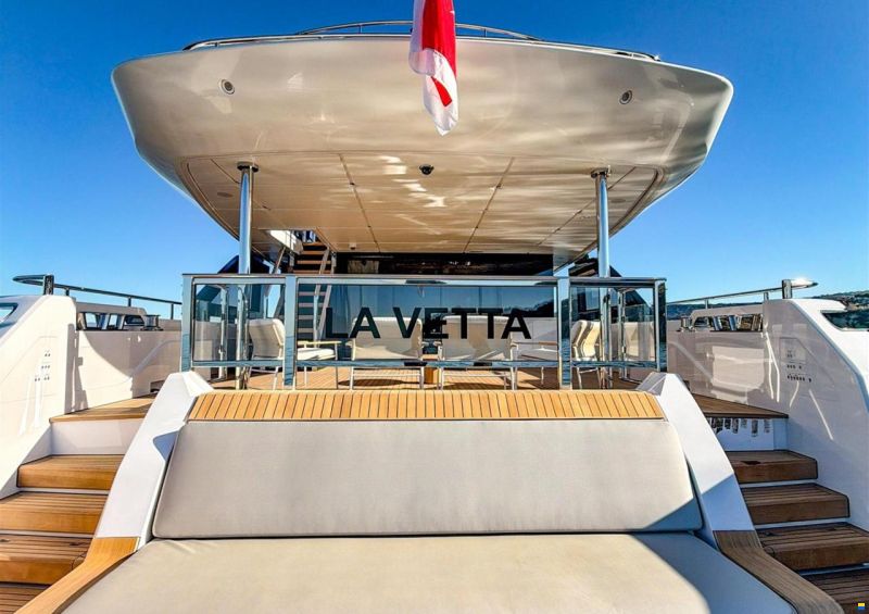 Ferretti Custom Line Navetta 38m