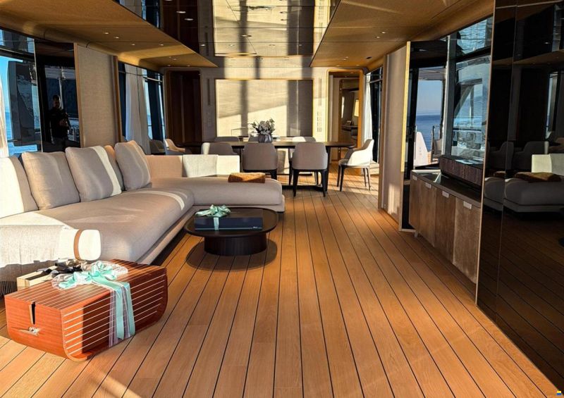 Ferretti Custom Line Navetta 38m