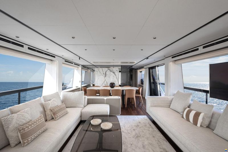 Ferretti 940