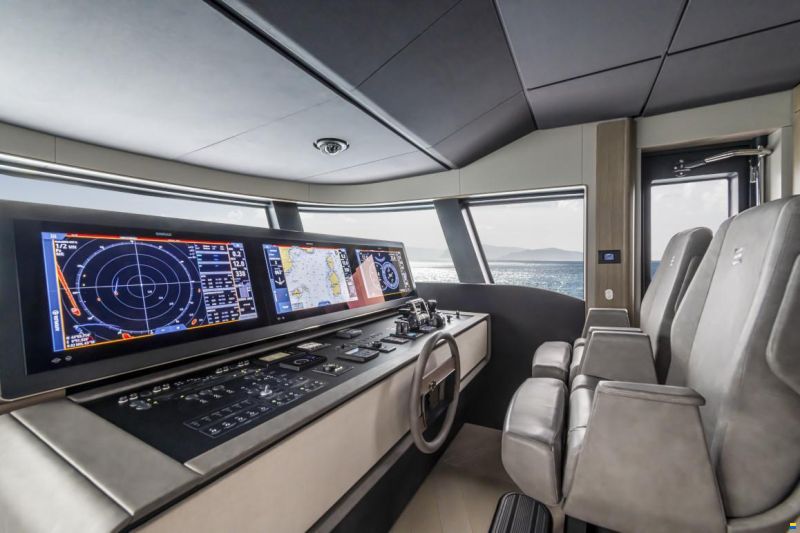 Ferretti Infynito 90