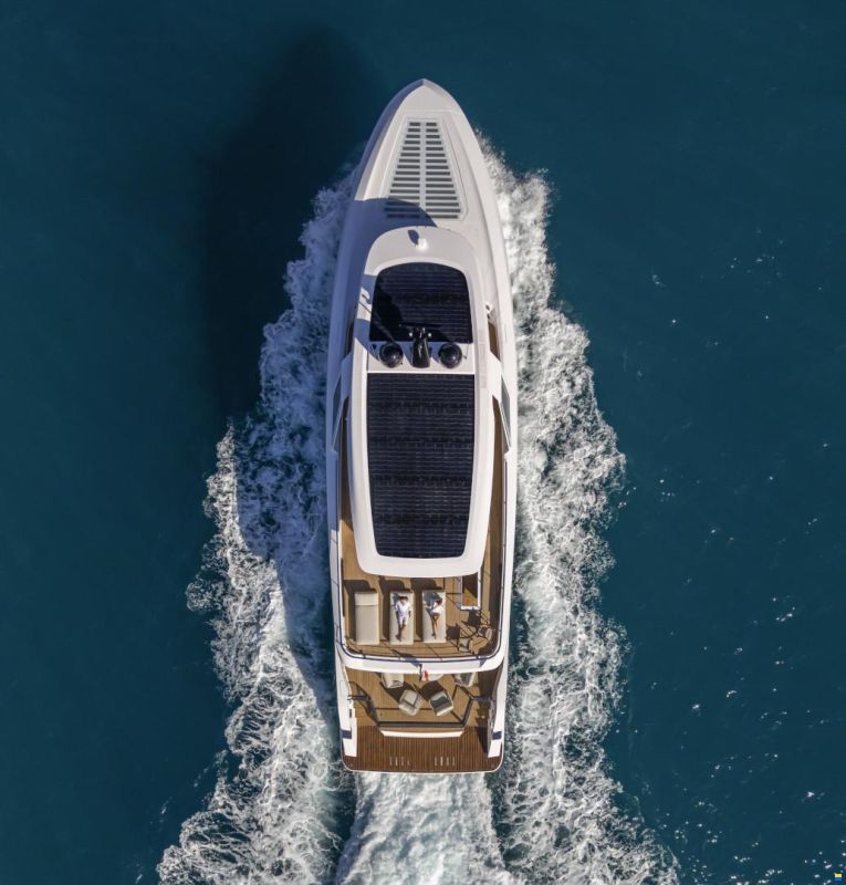 Ferretti Infynito 90