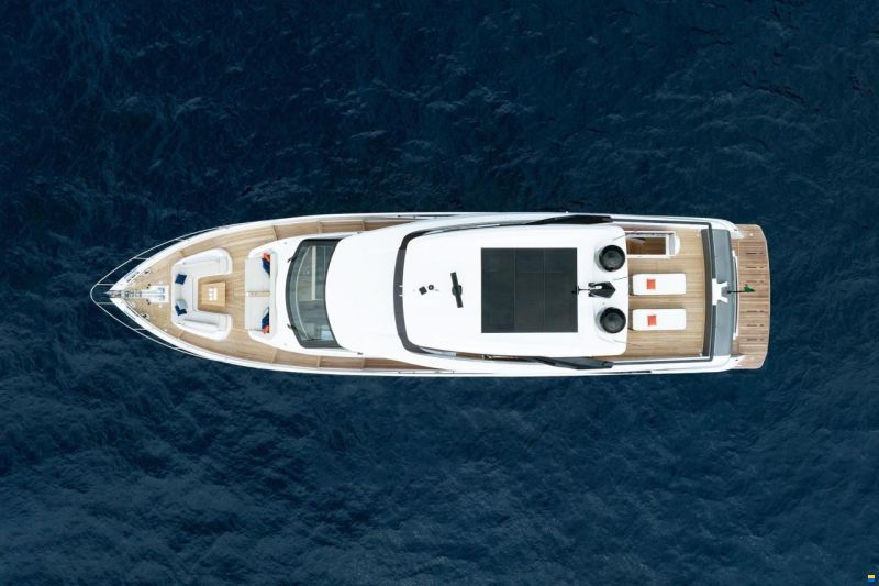 Ferretti 860