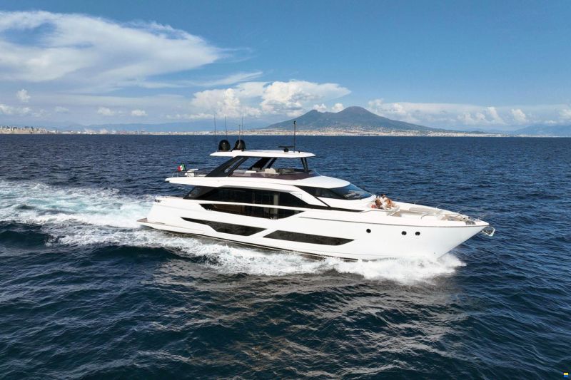 Ferretti 860