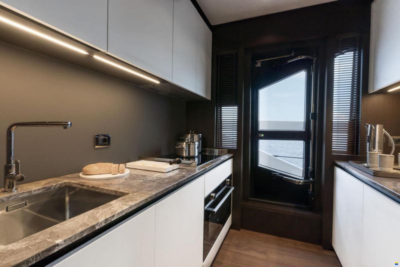 Ferretti 860