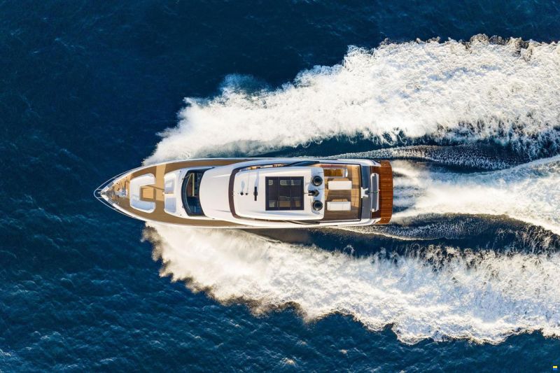 Ferretti 860