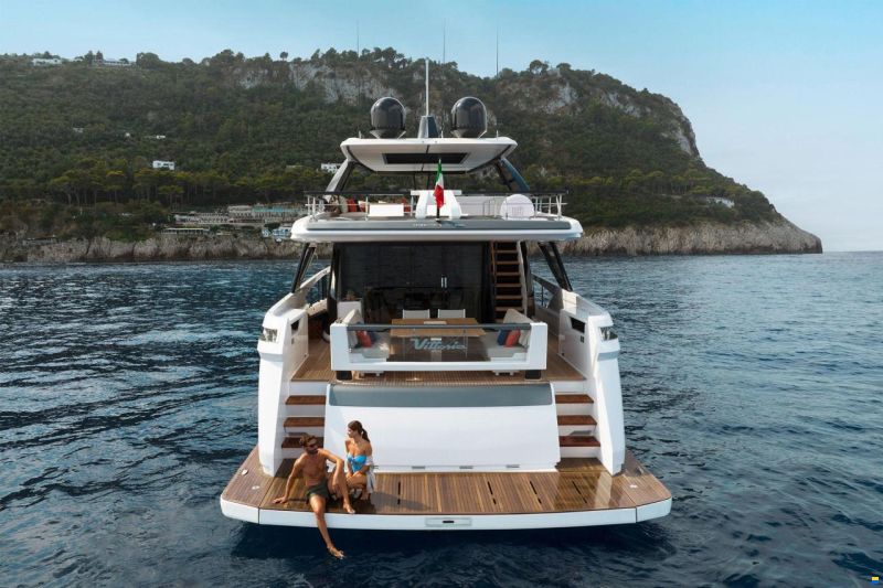 Ferretti 860