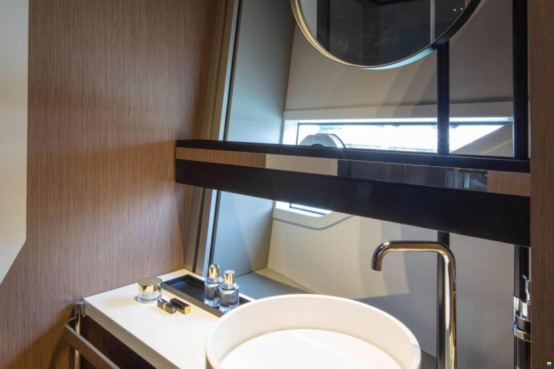 Ferretti 720