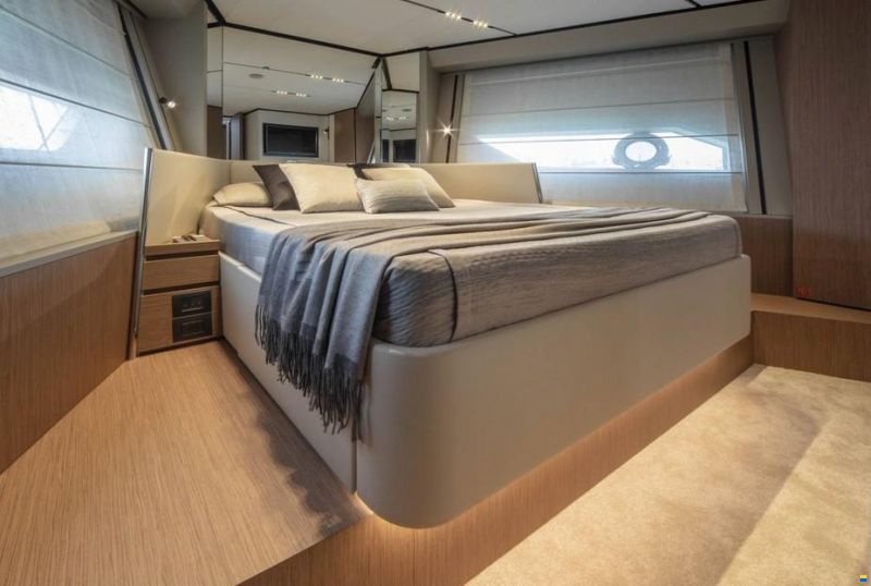 Ferretti 720