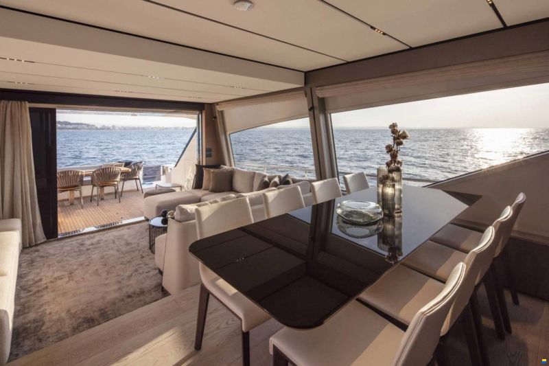 Ferretti 720
