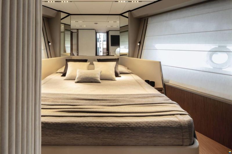 Ferretti 720
